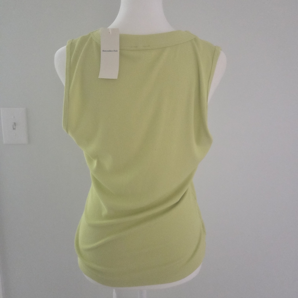 Button Tank - Picture 4 of 13